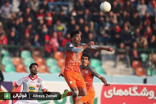 حواشی سایپا - پرسپولیس دلداری بازیکنان به فلاحزاده