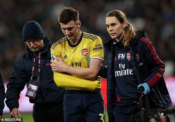 دررفتگی شانه و مصدومیت سه ماهه مدافع آرسنال