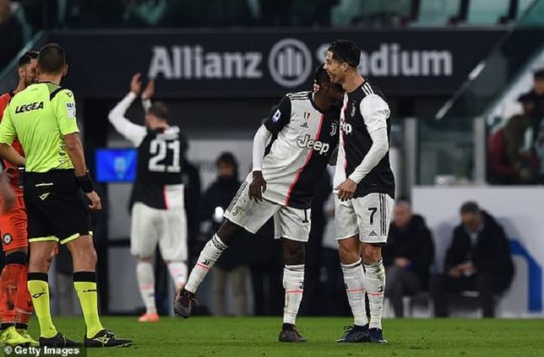 عکس اصرار رونالدو برای اهدای بازوبند کاپیتانی یووه به ماتوییدی