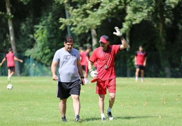  مربی دروازه‌بانان نساجی  می‌توانم یک کتاب درباره مشکلات نساجی بنویسم  هیچ‌کس نمی‌تواند ۳ روز با وضعیت من زندگی کند