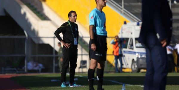  جم‌رتبه  داوران به رنگ پیراهن تیم‌ها دقت می‌کنند  توپی که اوت بود برای پرسپولیس گل شد