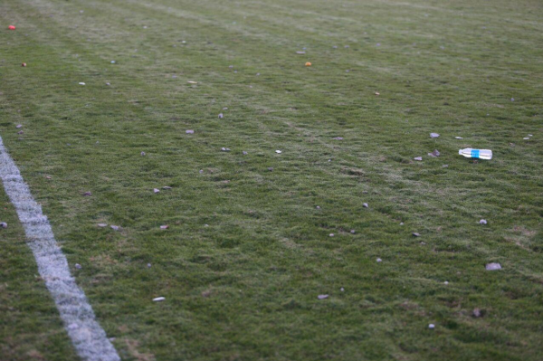  پرتاب سنگ و اشیاء به داخل زمین در دیدار پرسپولیس و شهرداری ماهشهر