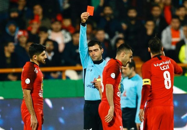 حواشی پرسپولیس - نساجی اعتراض شدید نیمکتنشینان پرسپولیس به داور