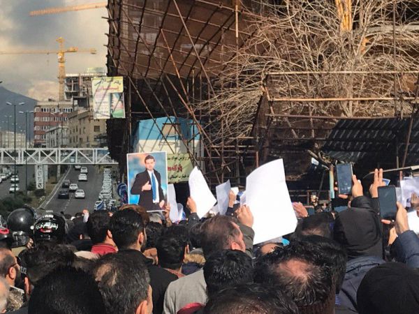  تجمع هواداران استقلال مقابل ساختمان باشگاه  درخواست استقلالی‌ها از رئیس قوه قضاییه