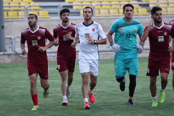 انتقال دروازهبان پرسپولیس به بیمارستان پس از مصدومیت در بازی امروز