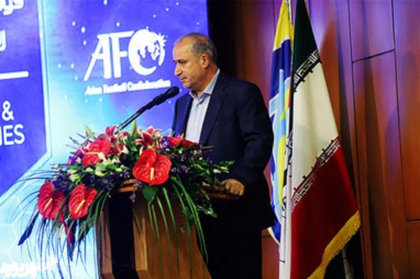  تاج از ریاست فدراسیون فوتبال استعفا نمی‌دهد