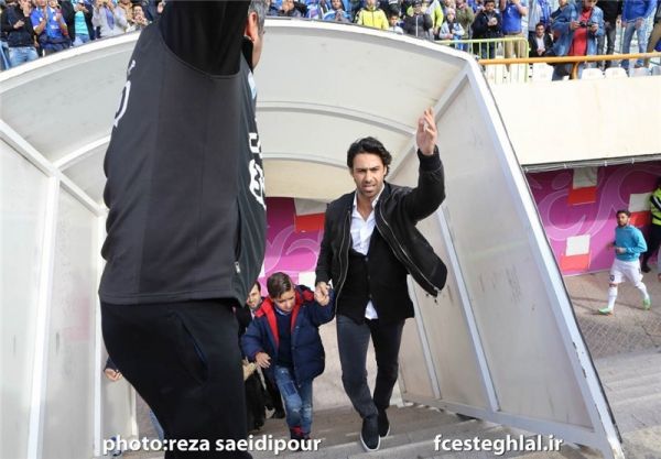  سایت خبرورزشی مدعی شد فرهاد مجیدی از نیم فصل دوم به عنوان دستیار وینفرد شفر به کادر فنی استقلال اضافه خواهد شد