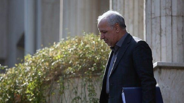 انصاری معاون رئیسجمهور وزارت ورزش دلایل قانونی ابقای مهدی تاج را توضیح دهد