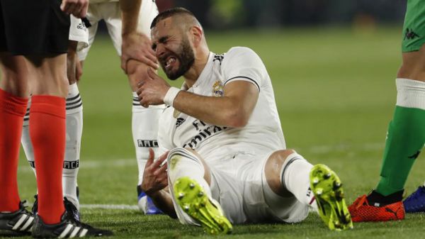 تعهد بنزما به رئال مادرید جراحی بعد از بازی با سویا و غیبت دو هفته ای او