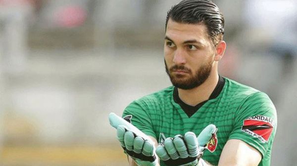  سایت عصرخبر مدعی شد علیرضا حقیقی  که ظهر امروز طی یک درگیری با علی خطیر بینی او را شکسته بود به لحاظ عدم رضایت خطیر و عدم تودیع وثیقه دقایقی قبل روانه زندان شد