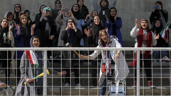 مهناز افشار فوتبال برایم زمینی برای گرفتن حق زنان است