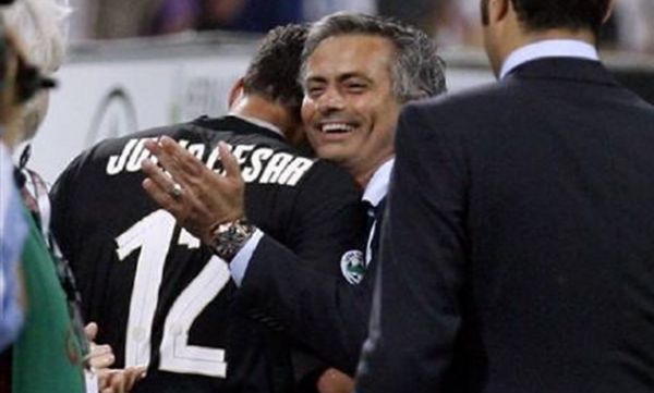  نوشته لباس مورینیو  باید پوست بارسلونا را بکنیم