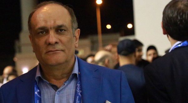  هادی مباشری معاون باشگاه استقلال به همراه سید مهدی رحمتی امروز صبح به اردوی این تیم در  به اردوی آبی‌پوشان در هتل اطلس شاهین شهر اضافه شدند