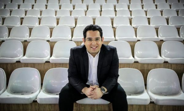  محمدرضا احمدی گزارشگر دیدار استقلال - الدحیل شد