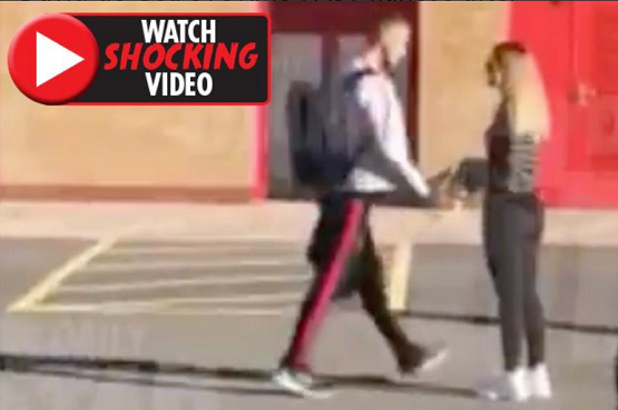  رفتار زشت دخئا با نامزدش و یکی از هوادارانش