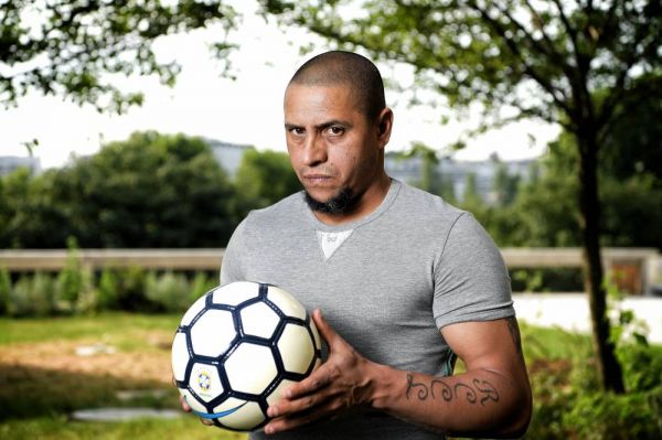 روبرتو کارلوس غیبت نیمار، آرامش را به اردوی برزیل برگردانده