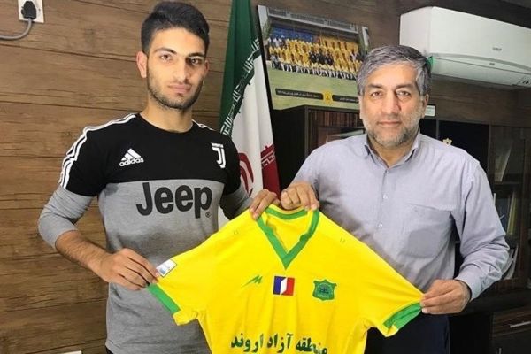  امید حامدی‌فر هافبک 19 ساله خوزستانی با قراردادی سه ساله به صنعت نفت آبادان پیوست  حامدی‌فر محصول آکادمی فولاد خوزستان است