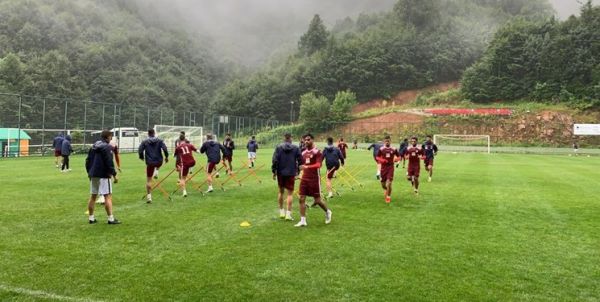 تمرین شاداب پرسپولیسیها در هوای آفتابی کارتپه کار تاکتیکی زیر نظر کالدرون انجام شد