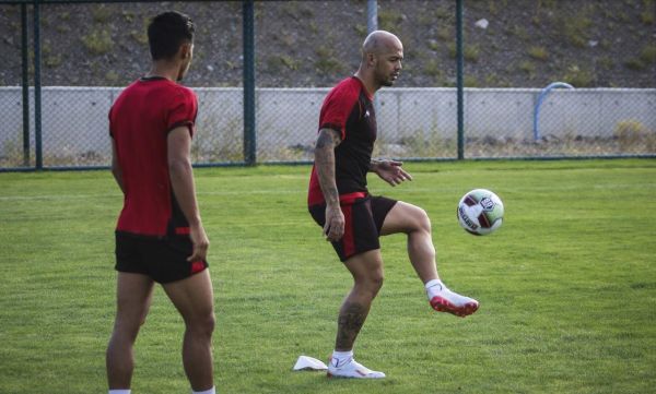 اولتیماتوم دنیزلی به بازیکن برزیلی تراکتور مازولا اضافه وزن دارد