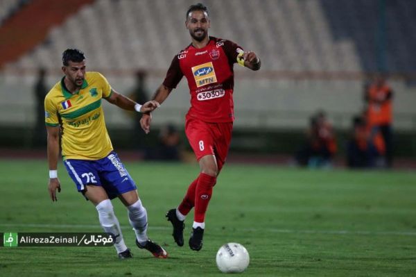  احمد نوراللهی در بازی مقابل صنعت نفت برای صدمین بار با پیراهن پرسپولیس به میدان رفت  او در ۱۶ مرداد ۹۳ برای اولین بار در لیگ برتر به میدان رفت