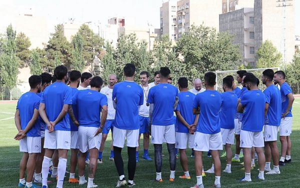 استقلال با ۳ مدافع در دربی