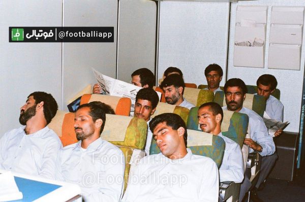  نوستالژی  تیر 68 و بازگشت کاروان تیم ملی از پکن پس از حذف از رقابتهای مقدماتی جام جهانی 1990 ایتالیا  عابدزاده و ابطحی و مهدی فنونی زاده وخاکپور پهلوان، مناجاتی، معینی وگروسی در تصویر هستند