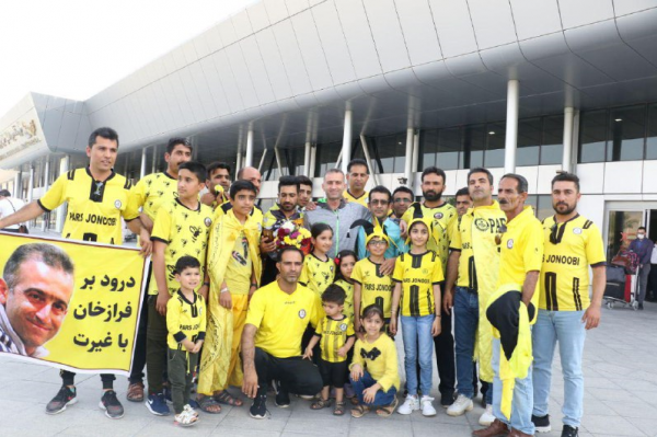 استقبال جمیها از هواداران از کاروان پارسجنوبی در فرودگاه