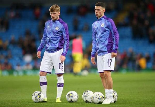 نوه اسطورههای سیتی وقتی به میدان رفتم مادرم از خوشحالی گریه کرد