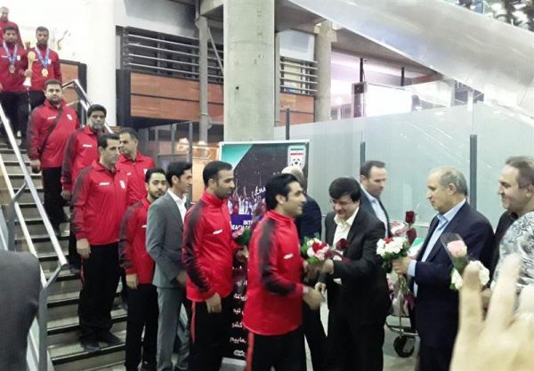 تاج در تلاشیم تیم ملی با هواپیمای اختصاصی راهی عمان شود