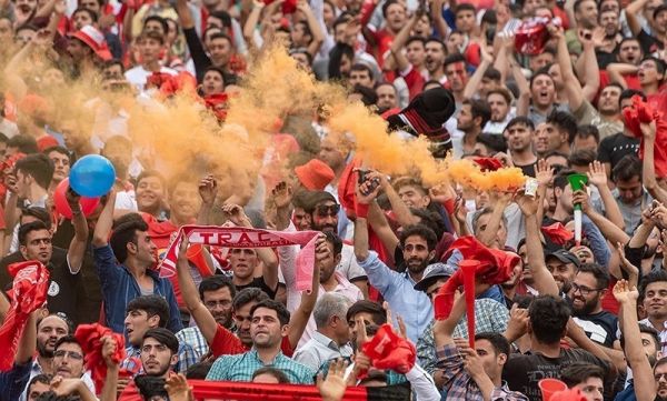 حاشیه دیدار 90 ارومیه و تراکتور هزار هوادار پشت درهای بسته