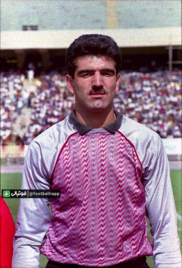  نوستالژى  مرحوم نادر باقرى دروازه بان اسبق پرسپوليس در اولين فصل حضور در اين تيم در سال ٧١، باقرى مجموعا سه فصل در پرسپوليس بازى كرد