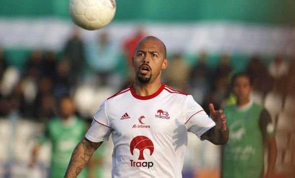 الهامی تکلیف بازیکن برزیلی را روشن میکند