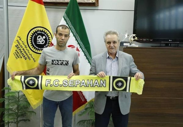  با مخالفت امیر قلعه نویی؛ نویدکیا در سپاهان ماندنی شد