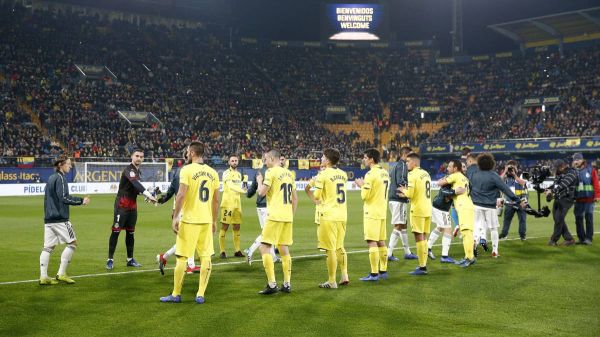 ادای احترام بازیکنان سویا به رئالی ها، قهرمانان سوپرکاپ اسپانیا