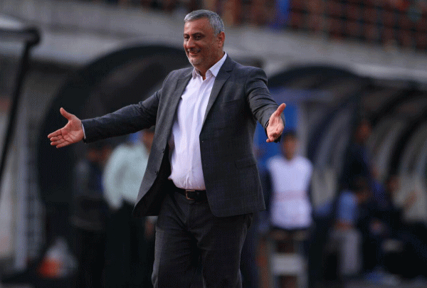 ایزدپناه دخسوس باید به تهران بیاید ولی هنوز نیامده است