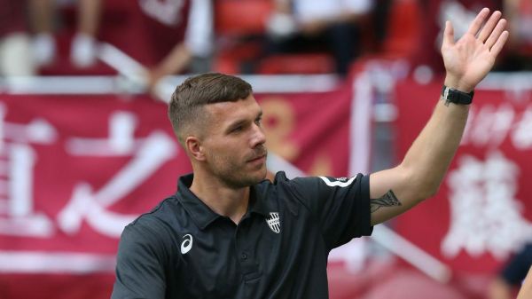  رسمی   پودولسکی راهی آنتالیا شد