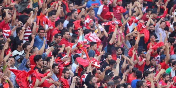 حواشی پرسپولیس-تراکتور فحاشی و سنگ پرانی بین تماشاگران دو تیم