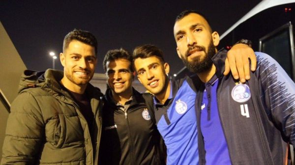  مرتضی پورعلی‌گنجی، مدافع تیم ملی ایران و باشگاه العربی قطر، دیشب بعد از پیروزی تیم استقلال، مهمان ویژه اردوی آبی‌ها بود