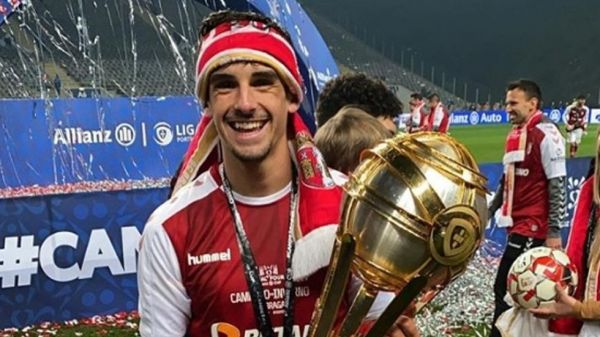 رسمی ترینکائو، فیگوی جدید پرتغال، به بارسا پیوست