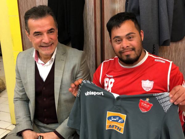 حضور هوادار مبتلا به سندروم داون در رختکن پرسپولیس