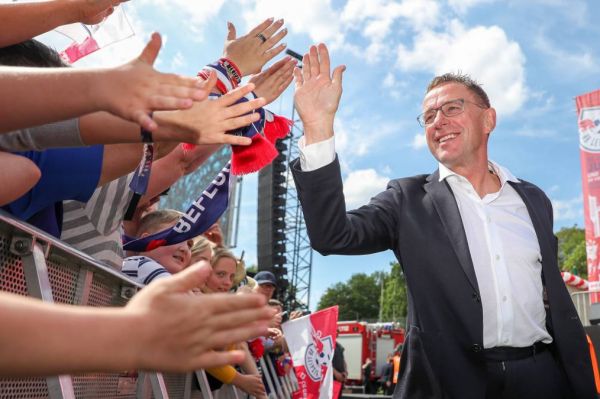  بیلد  رانگنیک، همزمان در دو پست سرمربیگری و مدیریت فنی میلان