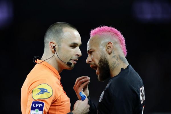 در جروبحث بین نیمار و داور چه گذشت فوتبال بازی کردن هم ممنوع شده