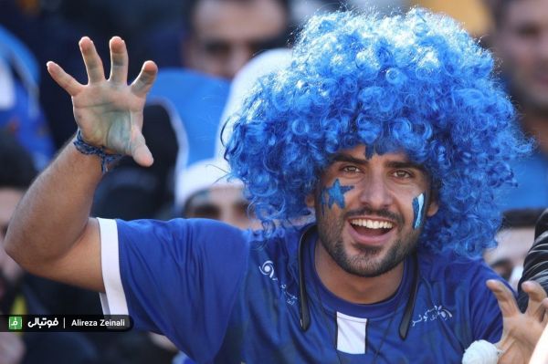  گزارش تصویری اختصاصی از حضور هواداران استقلال و پرسپولیس پیش از آغاز دربی 91