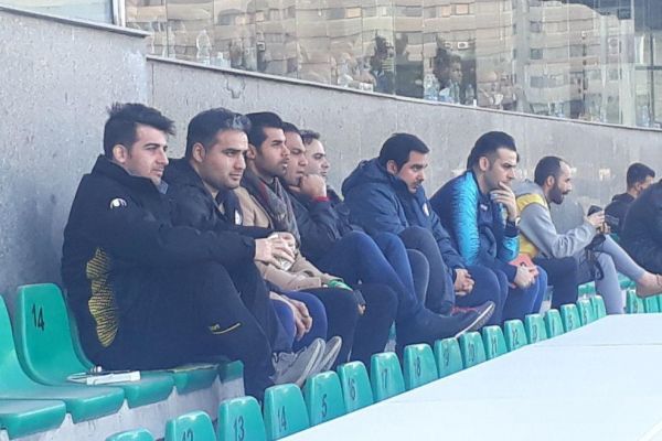 حواشی سایپا - پارس جنوبی حضور هافبک استقلال و فروزان با دست شکسته