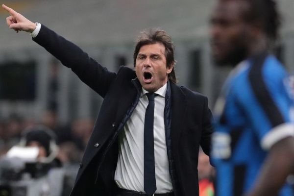 کونته ناپولی آمده بود که فقط دفاع کند