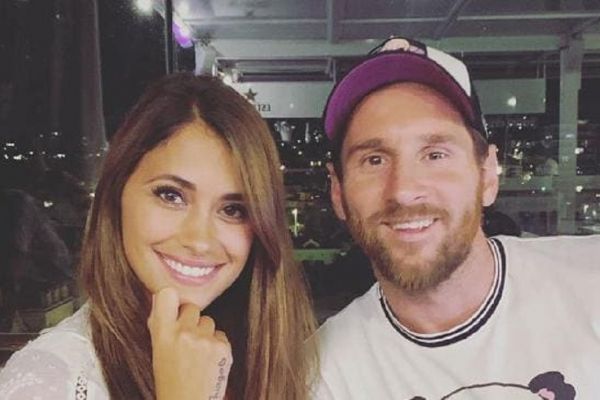 عکس سوپرایز رمانتیک لیونل مسی برای همسرش در روز عشق