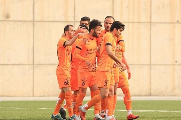 لیگ دسته اول فوتبال برتری بادران مقابل قشقایی در یک بازی پرگل