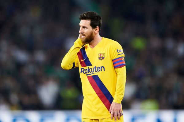 مربی ایبار مسی وسط بازیها استراحت میکند