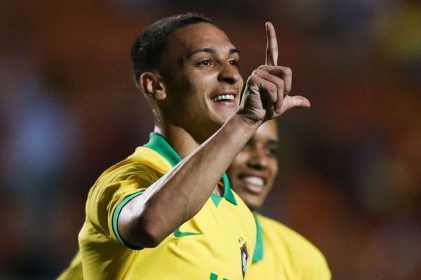  آژاکس جانشین حکیم زیاش را خرید