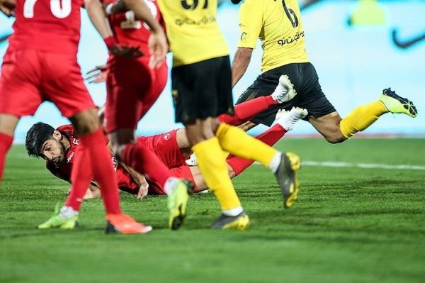 فرمانده یگان ویژه اصفهان سپاهان با تاخیر اماده حرکت به استادیوم شد